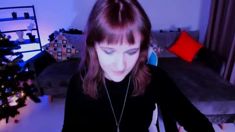 Snapshot of clover_red chatting on 01/02/25, 06:01 Clover follow me online show from 01/02/25, 06:01