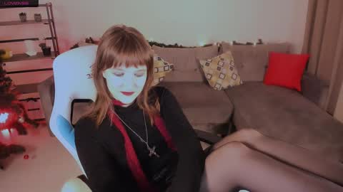 Snapshot of clover_red chatting on 01/12/25, 02:52 Clover follow me online show from 01/12/25, 02:52