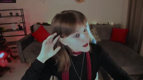 Snapshot of clover_red chatting on 01/12/25, 06:27 Clover follow me online show from 01/12/25, 06:27