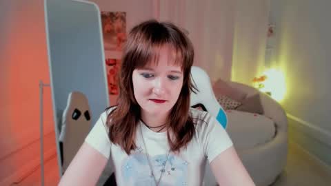 Snapshot of clover_red chatting on 02/18/25, 02:16 Clover follow me online show from 02/18/25, 02:16