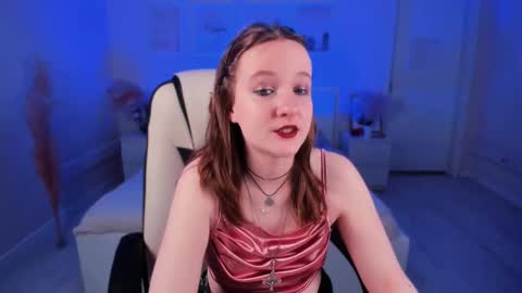 Snapshot of clover_red chatting on 02/21/25, 01:55 Clover follow me online show from 02/21/25, 01:55