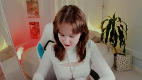 Snapshot of clover_red chatting on 02/23/25, 02:04 Clover follow me online show from 02/23/25, 02:04