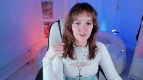 Snapshot of clover_red chatting on 03/04/25, 09:51 Clover follow me online show from 03/04/25, 09:51