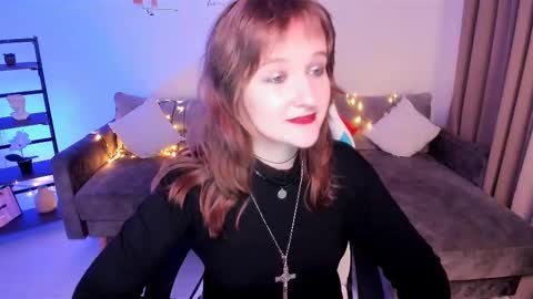 Snapshot of clover_red chatting on 03/06/25, 06:05 Clover follow me online show from 03/06/25, 06:05