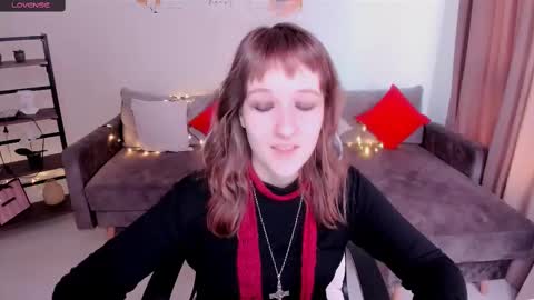 Snapshot of clover_red chatting on 03/08/25, 02:51 Clover follow me online show from 03/08/25, 02:51
