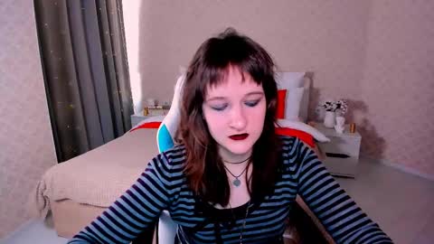 Snapshot of clover_red chatting on 03/10/25, 02:59 Clover follow me online show from 03/10/25, 02:59
