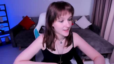 Snapshot of clover_red chatting on 03/12/25, 03:51 Clover follow me online show from 03/12/25, 03:51