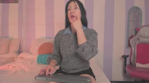 Chloe  online show from 11/28/25, 07:16