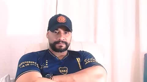 Snapshot of cloverblack18 chatting on 02/14/26, 05:37 erick online show from 02/14/26, 05:37