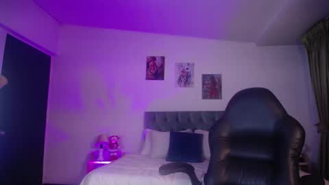 Snapshot of clown_face chatting on 12/06/24, 06:26 emely dolce online show from 12/06/24, 06:26