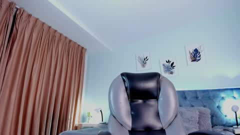Snapshot of clown_face chatting on 06/05/26, 05:47 emely dolce online show from 06/05/26, 05:47