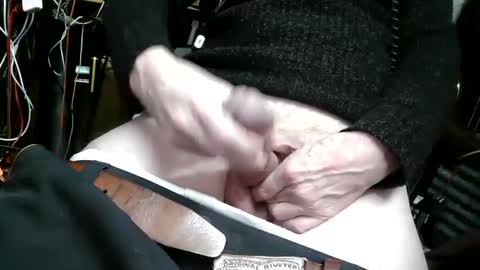 Snapshot of clystron chatting on 02/06/25, 05:25 clystron online show from 02/06/25, 05:25