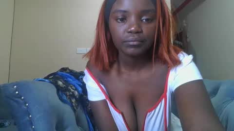 Snapshot of coastal_baddie chatting on 05/25/26, 03:18 Ninah online show from 05/25/26, 03:18