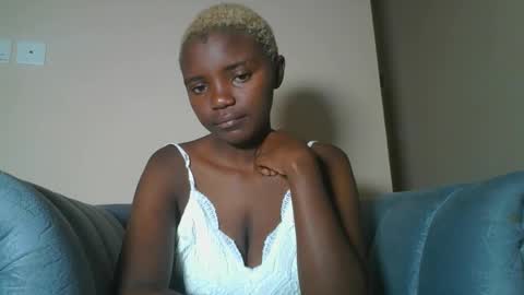 Snapshot of coastal_baddie chatting on 05/27/26, 04:42 Ninah online show from 05/27/26, 04:42