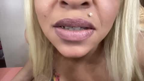 Snapshot of cocanutt_ chatting on 01/12/26, 02:11 CocaNutt online show from 01/12/26, 02:11