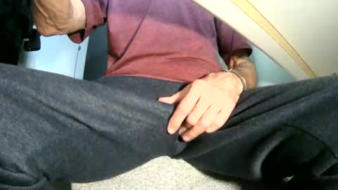 Snapshot of cockneegeezer chatting on 01/31/25, 09:37 Ask me online show from 01/31/25, 09:37