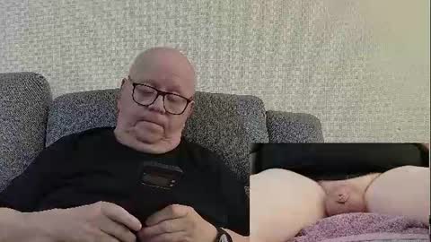 Snapshot of cockneymack51 chatting on 07/04/26, 12:00 Charlie. online show from 07/04/26, 12:00