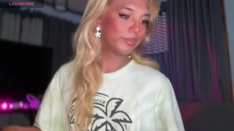 Snapshot of cockprincess_dianna chatting on 12/17/25, 07:03 PrincessDianna IslandGirl CUMSHOW in PVT and PASSWORDSHOW online show from 12/17/25, 07:03