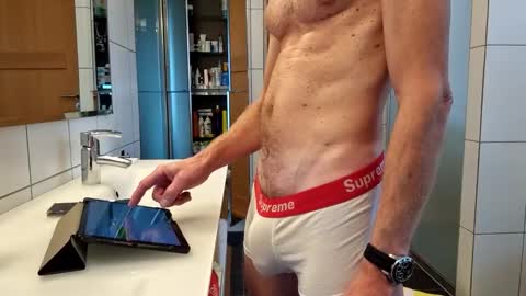 Cockvantage online show from 10/26/25, 02:34