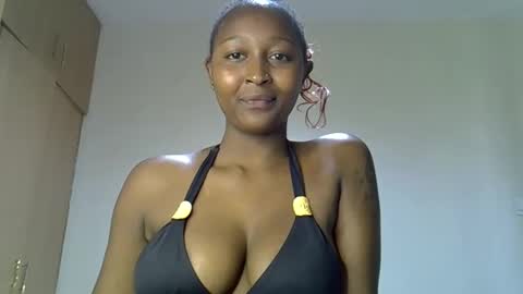 Snapshot of coco_babyy chatting on 11/14/25, 11:42 bella online show from 11/14/25, 11:42