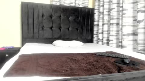 coco_leila online show from 02/15/25, 08:22