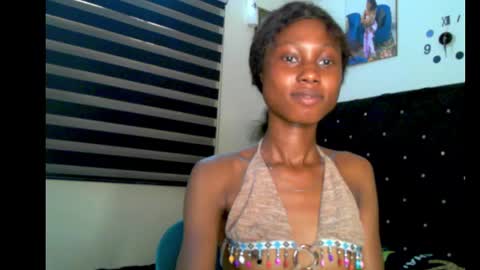 coco_petitqueen online show from 01/19/25, 07:46