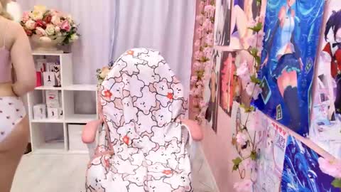 Mia online show from 09/19/25, 03:24