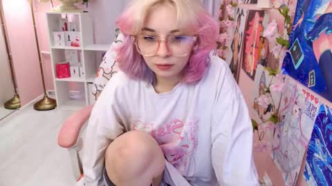 Mia online show from 10/11/25, 01:53