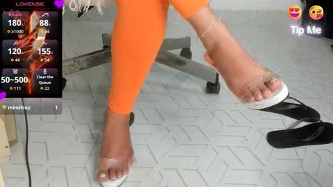 laurita online show from 11/28/25, 04:09