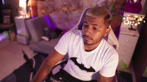 Snapshot of coffeman08 chatting on 11/02/25, 01:24 Andres online show from 11/02/25, 01:24