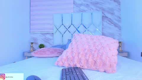 colett online show from 04/17/26, 11:57