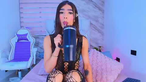 Snapshot of colett_hall chatting on 06/07/26, 11:58 colett online show from 06/07/26, 11:58
