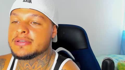 colin_fox1 online show from 03/17/26, 05:38