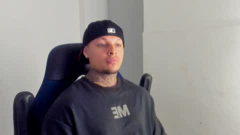 Snapshot of colin_prince2 chatting on 12/22/24, 07:52 COLIN online show from 12/22/24, 07:52