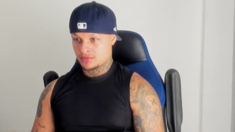 Snapshot of colin_prince2 chatting on 12/24/24, 03:27 COLIN online show from 12/24/24, 03:27