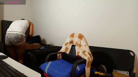 Snapshot of colinlatinbrown chatting on 04/18/26, 12:14 IG online show from 04/18/26, 12:14