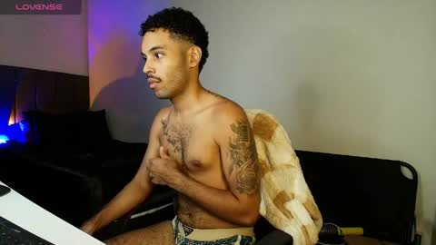 Snapshot of colinlatinbrown chatting on 04/19/26, 12:33 IG online show from 04/19/26, 12:33