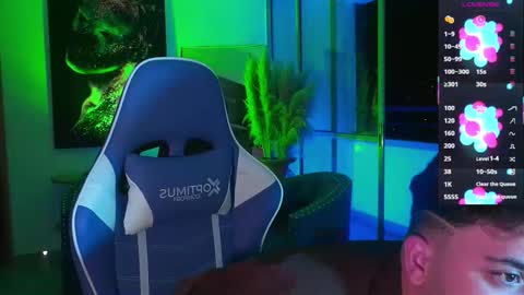 Snapshot of collage_hot25 chatting on 10/18/25, 03:09 javier online show from 10/18/25, 03:09