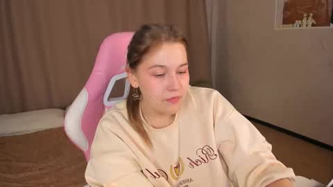 Collen Mon Tue Wed Thu Fri GMT 3 0300am - 0900am  online show from 10/01/25, 04:57