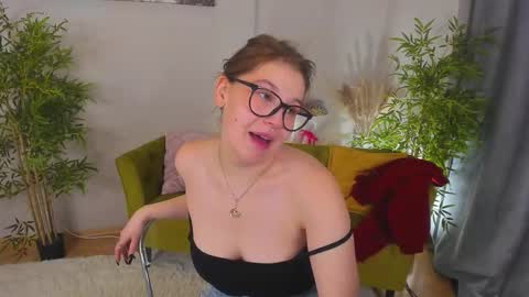 Collen Mon Tue Wed Thu Fri GMT 3 0300am - 0900am  online show from 11/24/25, 05:12