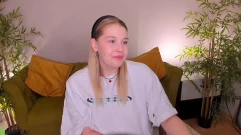 Snapshot of colleen_blake chatting on 05/20/26, 05:19 Collen Mon Tue Wed Thu Fri GMT 3 0300am - 0900am online show from 05/20/26, 05:19