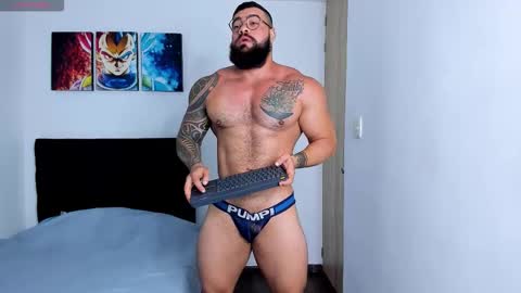 college_muscle_ass online show from 01/18/26, 10:08