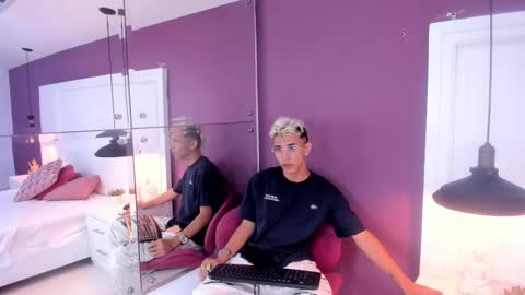 Snapshot of colleman_horny chatting on 01/22/25, 11:45 COLLEMAN online show from 01/22/25, 11:45