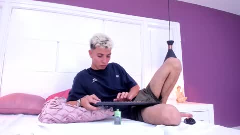 Snapshot of colleman_horny chatting on 01/22/25, 05:49 COLLEMAN online show from 01/22/25, 05:49