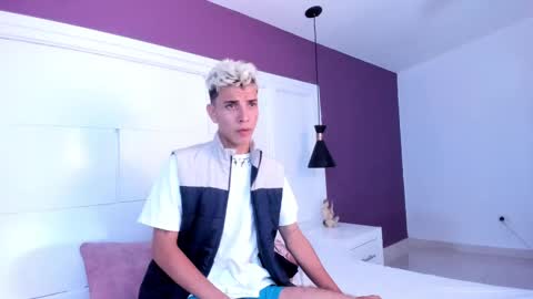 Snapshot of colleman_horny chatting on 01/25/25, 06:13 COLLEMAN online show from 01/25/25, 06:13