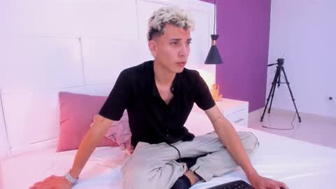 Snapshot of colleman_horny chatting on 01/26/25, 12:01 COLLEMAN online show from 01/26/25, 12:01