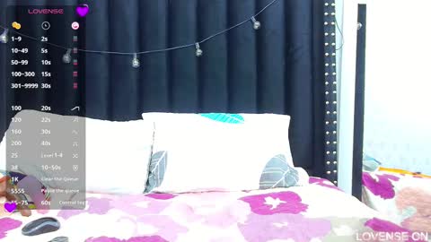 Snapshot of colombia_mommy_ chatting on 03/11/25, 03:34 GRETCHEN online show from 03/11/25, 03:34