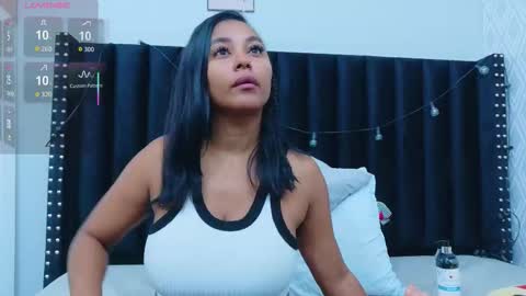 Snapshot of colombia_mommy_ chatting on 11/07/25, 12:27 GRETCHEN online show from 11/07/25, 12:27