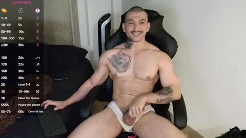 Snapshot of colombianmuscle8 chatting on 02/16/25, 02:09 colombianmuscle8 online show from 02/16/25, 02:09