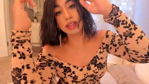    ........ Instagram  Lorysexys online show from 12/06/24, 06:04